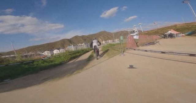 China's Chongli embraces outdoor activity fever during National Day holiday