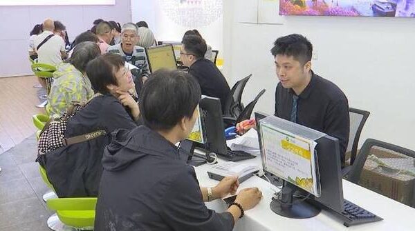 Off-peak travel booms in China amid post-holiday price plunge Off-peak travel booms in China amid post-holiday price plunge