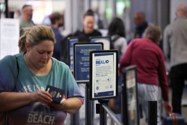 60,000 air safety workers tighten belts as US shutdown drags on Yahoo news home