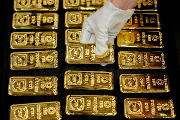 Traders Pay Steeper Price to Hedge Risk From Stocks to Gold