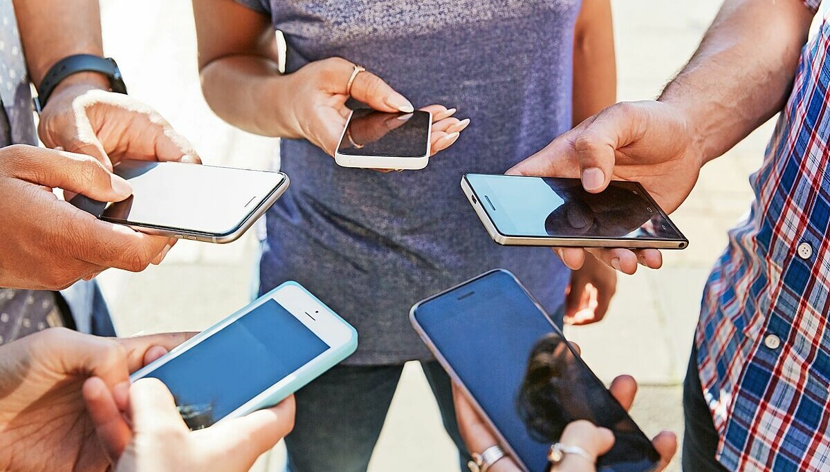 Lake school board enacts new student cell phone restrictions ahead of 2026 state mandate