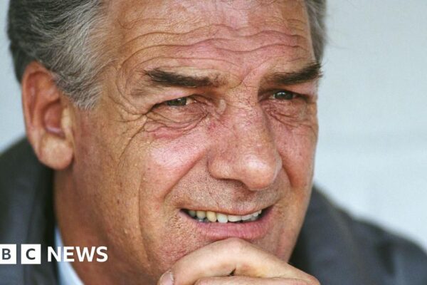 Football manager John Lyall's personal items sold at auction