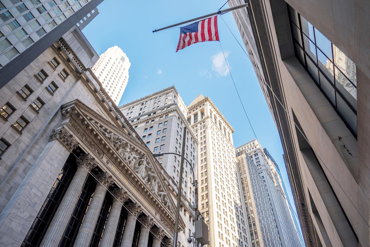 S&P 500, Nasdaq futures rise as AI optimism blots out US shutdown
