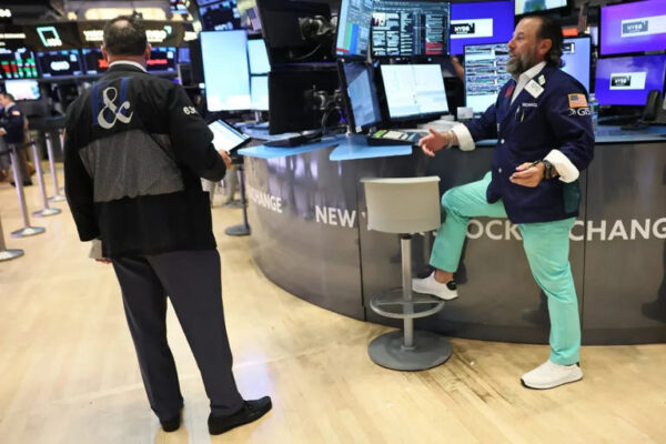S&P 500, Nasdaq Futures Steady After AI-Driven Surge To Record Highs — Powell Speech In Focus As Strategist Downplays Meltdown Risks