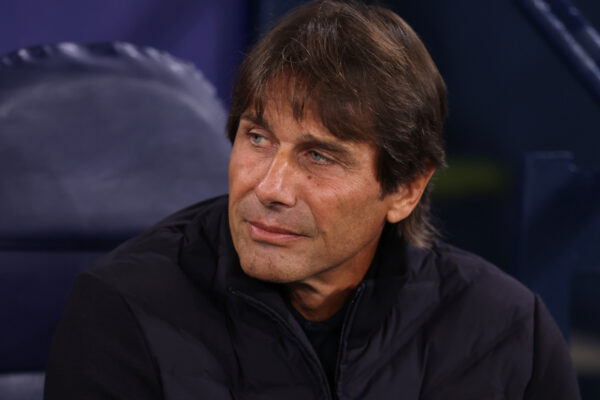 MANCHESTER, ENGLAND - SEPTEMBER 18: Antonio Conte, Head Coach of Napoli, looks on prior to the UEFA Champions League 2025/26 League Phase MD1 match between Manchester City and SSC Napoli at City of Manchester Stadium on September 18, 2025 in Manchester, England. (Photo by Ryan Pierse/Getty Images)
