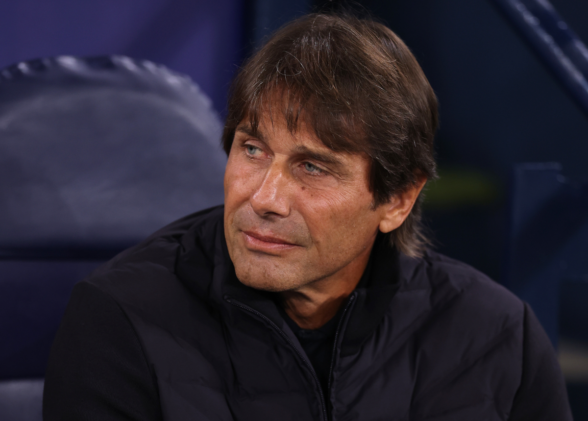 MANCHESTER, ENGLAND - SEPTEMBER 18: Antonio Conte, Head Coach of Napoli, looks on prior to the UEFA Champions League 2025/26 League Phase MD1 match between Manchester City and SSC Napoli at City of Manchester Stadium on September 18, 2025 in Manchester, England. (Photo by Ryan Pierse/Getty Images)