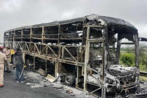 400 Mobile Phones Intensified Fire in Bus! 400 Mobile Phones Intensified Fire in Bus!