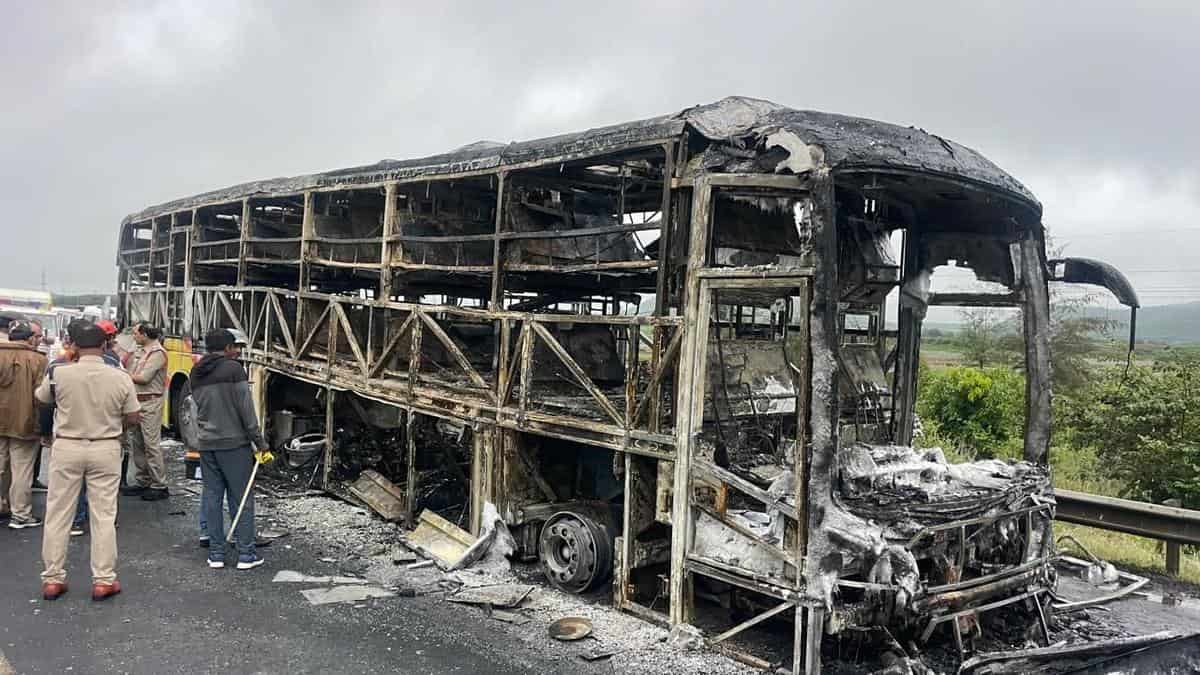 400 Mobile Phones Intensified Fire in Bus!