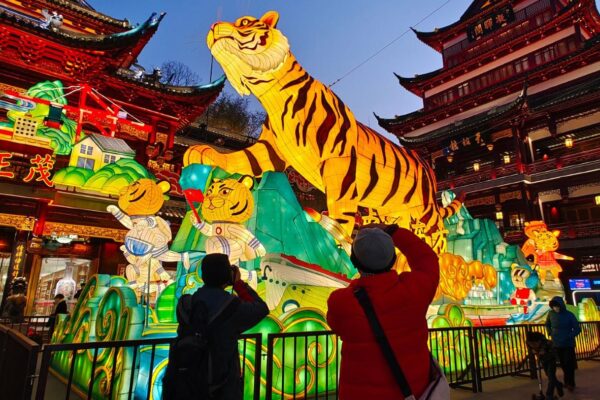 China reports steady consumption growth during holidays