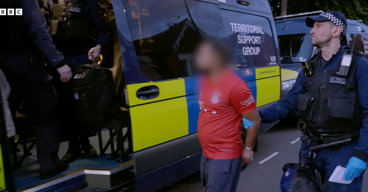 Find My iPhone led to gang smuggling 40,000 phones to China