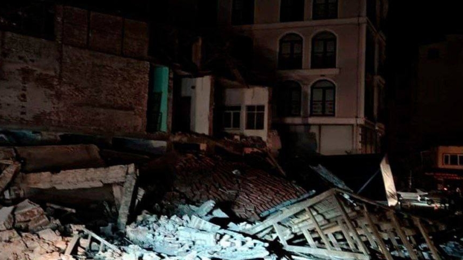 People flee, buildings collapse as 6.1 magnitude jolts Turkey | Watch