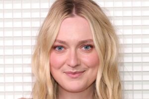 Dakota Fanning laments men’s behaviour on dating apps: ‘Dude, save it please’ Dakota Fanning laments men’s behaviour on dating apps: ‘Dude, save it please’