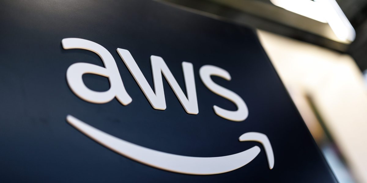 Coinbase, Robinhood down as Amazon outage briefly cripples the internet