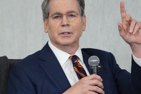 Global stock markets tumble as Beijing imposes new ban on U.S. shipping