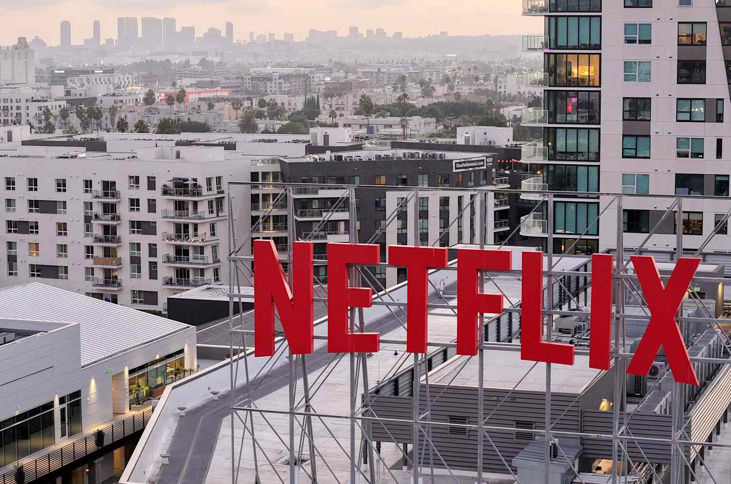 Netflix Stock Slides; Intuitive Surgical Pops After Earnings