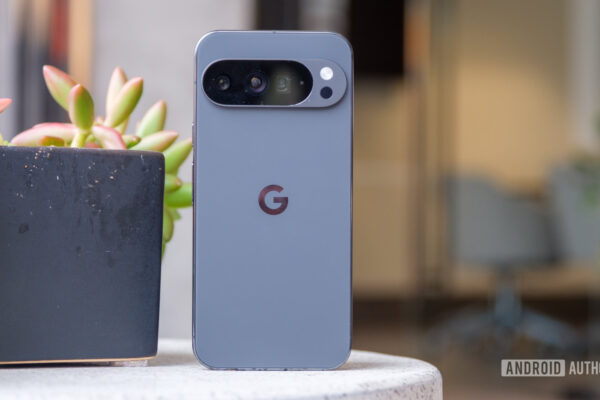 Get a Google Pixel 10 Pro XL $600 discount from Mint Mobile Google Pixel 10 Pro XL hero