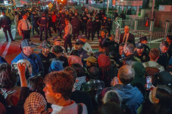 Immigration agents conducting sweep on NYC’s Canal Street confronted by protesters Immigration agents conducting sweep on NYC's Canal Street confronted by protesters