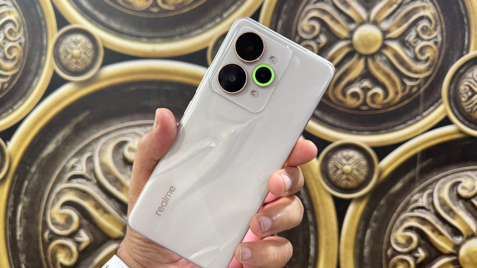 Mobile phones under ₹30,000 for clicking good photos- Diwali 2025 
(HT Tech)