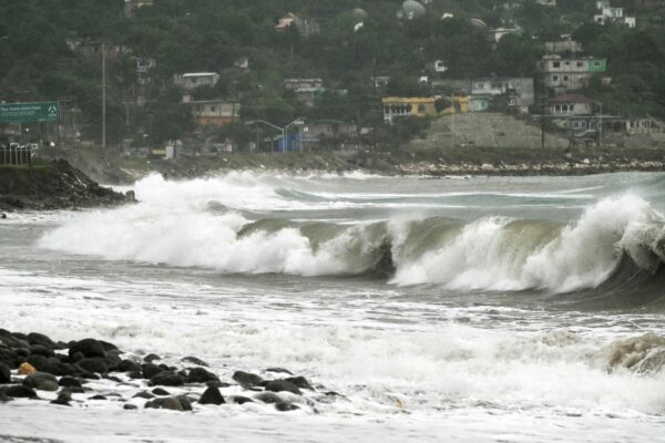 Jamaica closes 2 major airports as Hurricane Melissa nears, shelters activated | Top updates Jamaica closes 2 major airports as Hurricane Melissa nears, shelters activated | Top updates