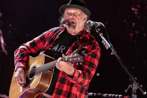 Neil Young Pulls Music From Amazon: "Bezos Supports This Government"