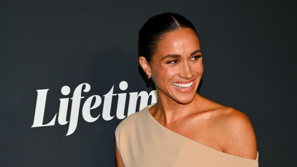 How Meghan Markle Surprised Fans at Paris Fashion Week
