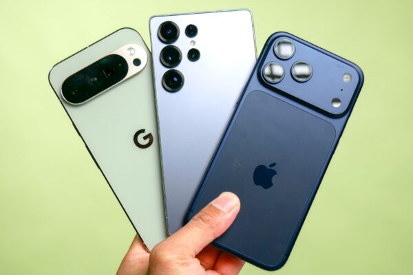 Which phone display is best? I ran 5 tests on iPhone 17 Pro Max vs Galaxy S25 Ultra vs Pixel 10 Pro XL to find out