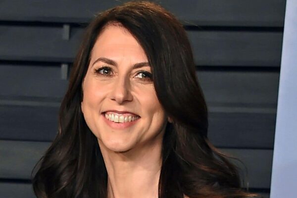 Jeff Bezos’ ex-wife MacKenzie Scott donates record $42M to 10,000 Degrees to aid first-gen learners Billionaire philanthropist MacKenzie Scott made a donation of $42 million to non-profit 10,000 Degrees