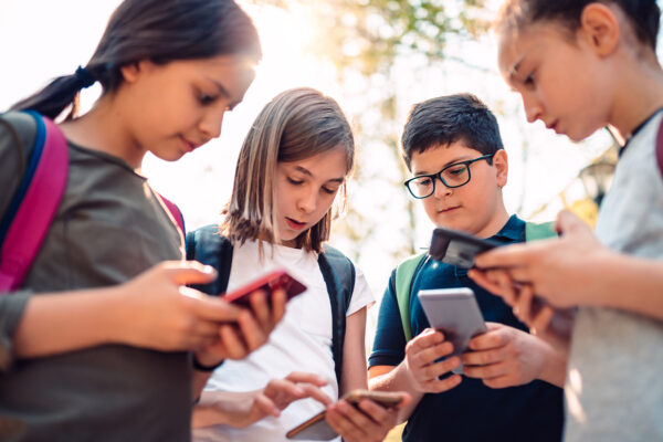 Lawmakers Introduce Bipartisan Bill to Prohibit Student Cellphone Use in Pennsylvania Schools