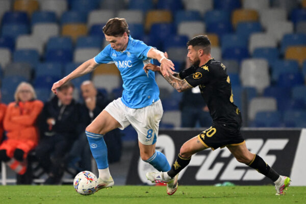NAPLES, ITALY - MAY 11: Scott McTominay of Napoli battles for possession with Stefano Sabelli of Genoa during the Serie A match between Napoli and Genoa at Stadio Diego Armando Maradona on May 11, 2025 in Naples, Italy. (Photo by Francesco Pecoraro/Getty Images)