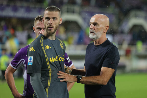 FLORENCE, ITALY - SEPTEMBER 13: David de Gea of ACF Fiorentina and Head coach Stefano Pioli manager of ACF Fiorentina shows his dejection during the Serie A match between ACF Fiorentina and SSC Napoli at Artemio Franchi on September 13, 2025 in Florence, Italy. (Photo by Gabriele Maltinti/Getty Images)
