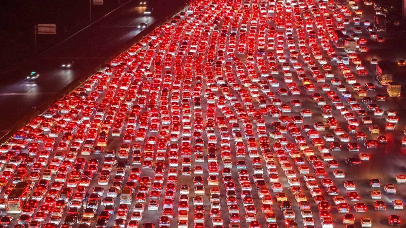 China’s 36-lane highway turns into a sea of red lights as millions return after national holiday