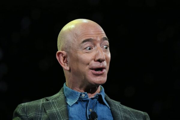 Bezos’ Washington Post Praises Trump’s White House Teardown Bezos’ Washington Post Praises Trump’s White House Teardown