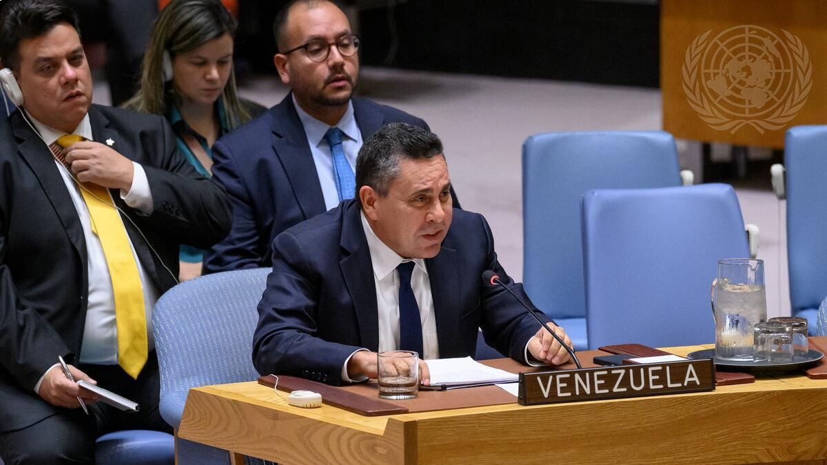 Samuel Moncada, permanent representative of the Bolivarian Republic of Venezuela to the United Nations, addresses the Security Council meeting on threats to international peace and security. U.N. Photo/Loey Felipe