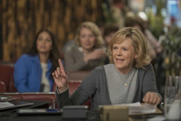 Wrexham’s dobbies garden centre hosts a festive shopping event offering black friday deals in aid of alzheimer’s research, boosting local tourism and community spirit.