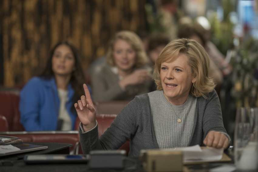 Wrexham’s dobbies garden centre hosts a festive shopping event offering black friday deals in aid of alzheimer’s research, boosting local tourism and community spirit.