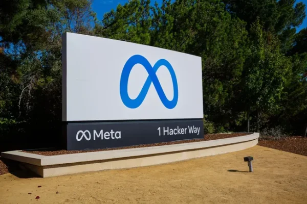 Meta May Be Forced to Offer Default Chronological Timelines in its Apps