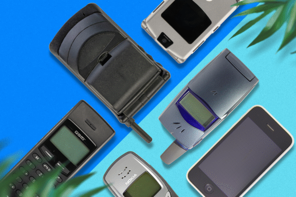 When Did Cellular Phones Lose Their Big Antennas?