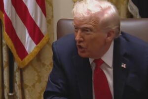 Trump signs rare‑earths deal with Australia; warns of bigger China tariffs