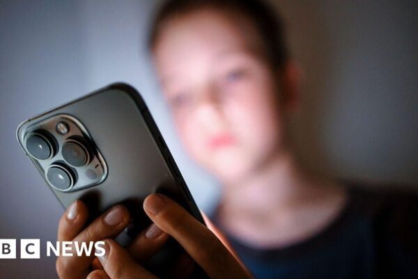 Smartphone ban means calmer pupils, says Northamptonshire teacher