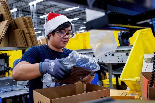 Amazon says it plans to hire 250,000 seasonal workers