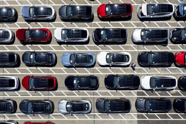 Tesla sales hit a record in the third quarter, briefly lifting Musk’s wealth above half a trillion