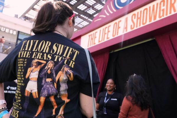 With rollout of new album, Taylor Swift once again turns her lyrical skills into a business strategy