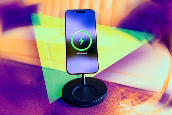 An iPhone 17 Pro Max on a MagSafe charger