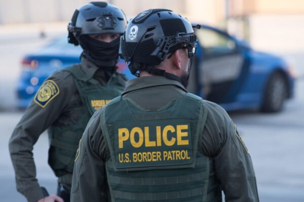 Apple removes ICE-tracking apps amid DOJ pressure