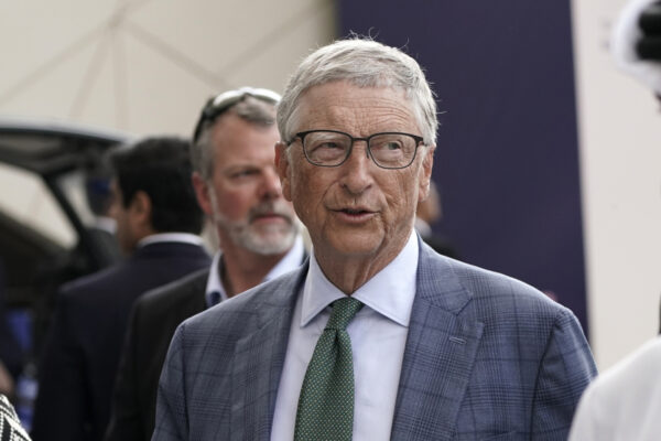 Bill Gates soft-pedals on climate in new memo