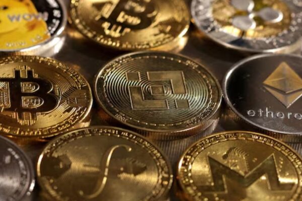 Analysts warned that a drop below $100,000 for Bitcoin could signal the end of the past three-year bull cycle.