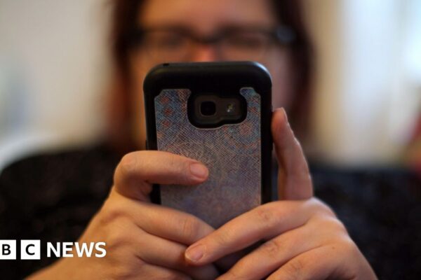 Cornwall Council campaign encourages parents to put phones away