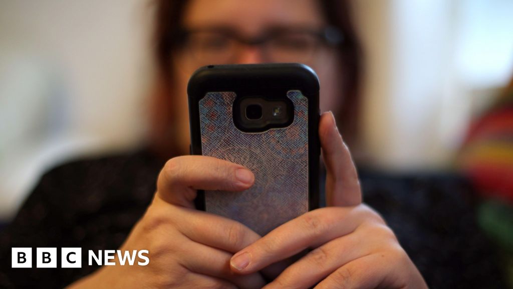 Cornwall Council campaign encourages parents to put phones away