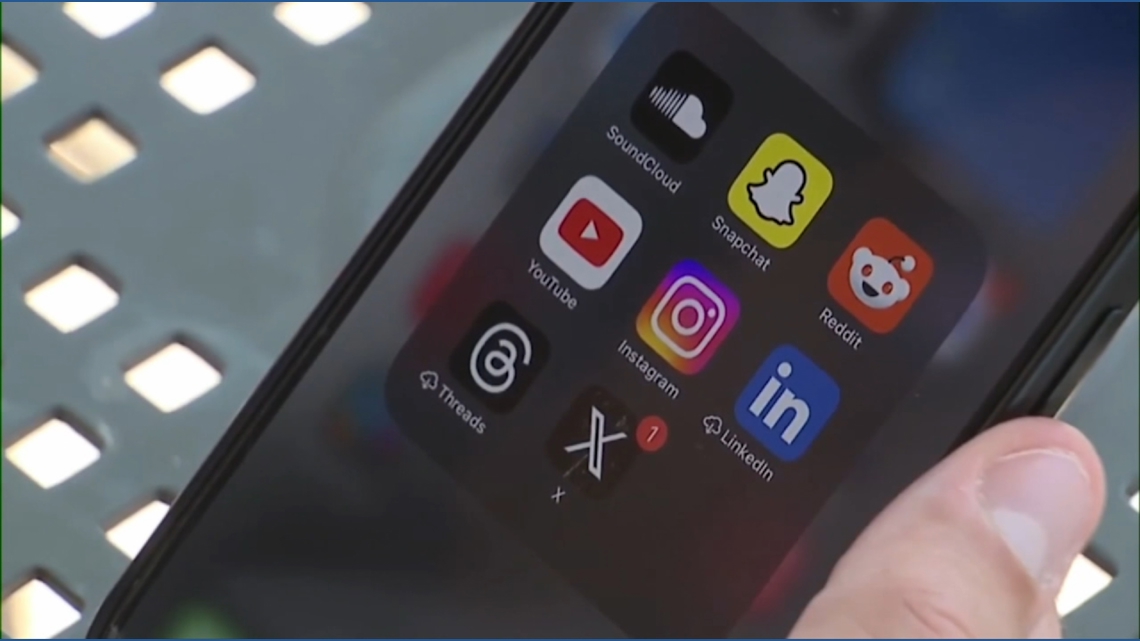 Pennsylvania lawmakers debate cell phone rules in schools
