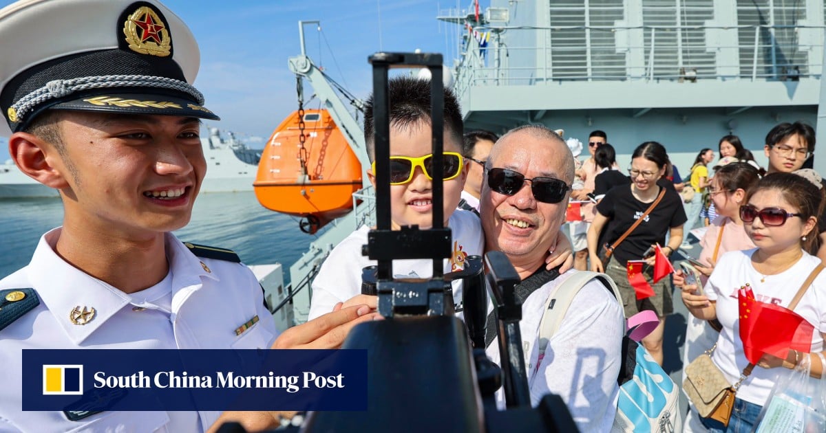Hongkongers tour PLA naval ships as trainees sample local delicacies